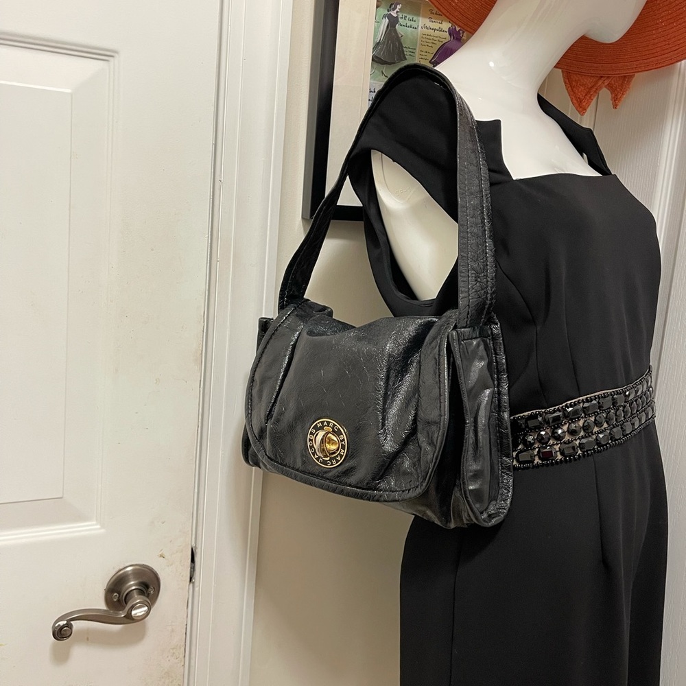 Marc Jacob black pattern shoulder bag.